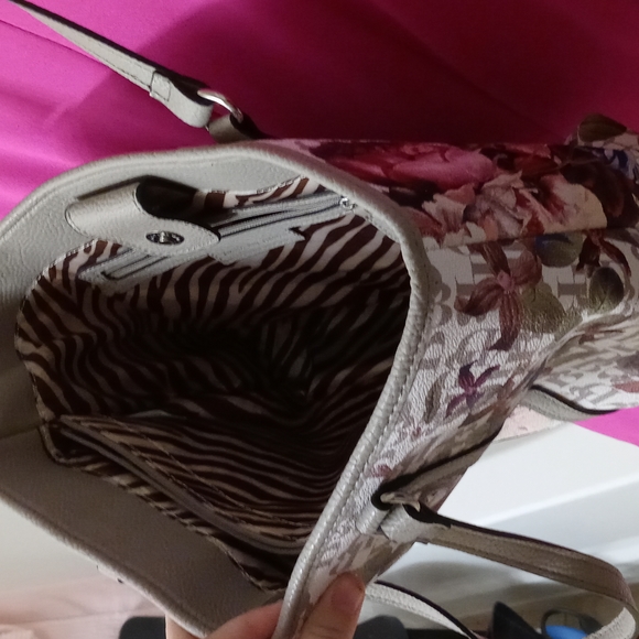 Dana Buchman handbag - Picture 5 of 8